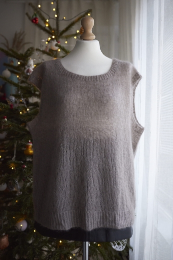 "Miękkość" bezrękawnik handmade wełna - XXXL / 46