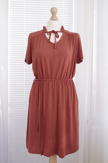 "Marsala" sukienka z wiązaniem - L / 40