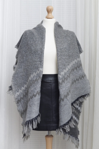 "Zima na Żoliborzu" szal oversize 70% wiskoza 30% wełna