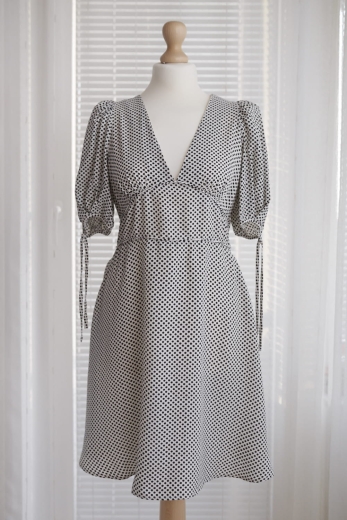 "Powitanie lata" sukienka H&M 52% lyocell 48% wiskoza - M / 38